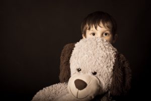 Photographe Blois portrait enfant avec nounours