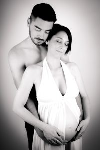 photo grossesse noir et blanc voilage maternité Blois studio photo